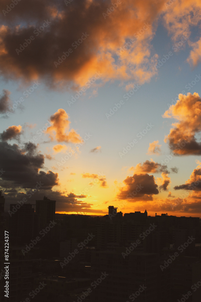 Obraz premium sunset over the city