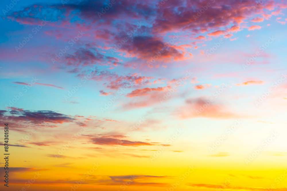 Naklejka premium Sunset sky and sunset clouds, dramatic sunset