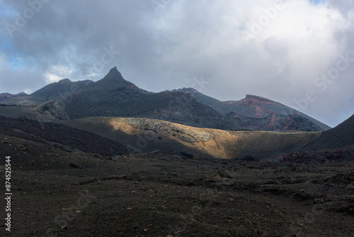 Paisaje volcánico desértico - Volcán Sierra Negra - Isla Isabela - Islas Galápagos - Ecuador photo