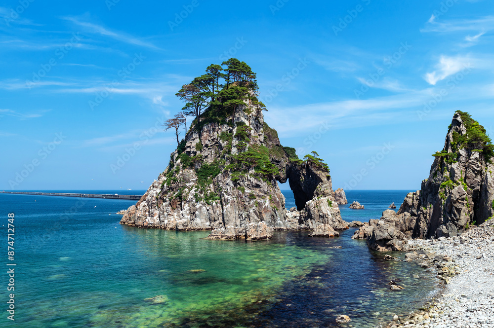 Naklejka premium 【岩手県久慈市小袖海岸】つりがね洞には夫婦の強いきずなを物語る言い伝えがある。