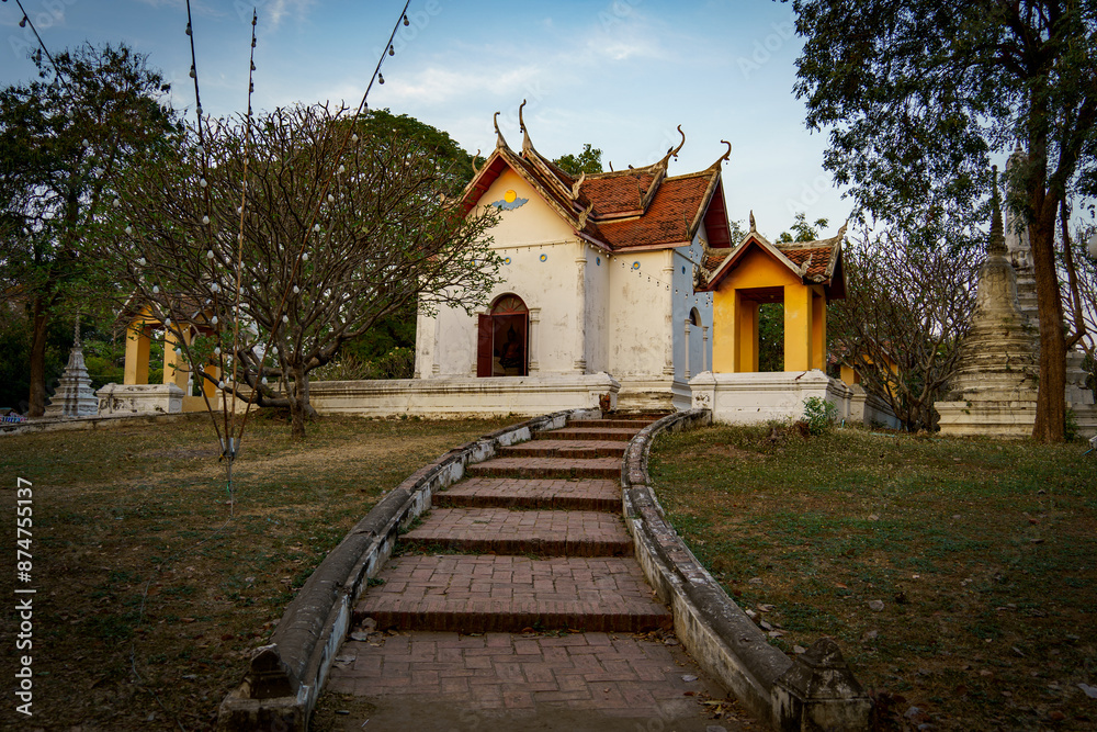 Wat Nakhon Luang houses Ganesha sitting on a skull-headed throne, which is believed to be very sacred. Wat Nakhon Luang houses Ganesha sitting on a skull-headed throne, which is believed to be very sacred.