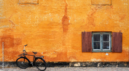 Canvas Print Old yellow grunge house of Nyboder district with bicycles