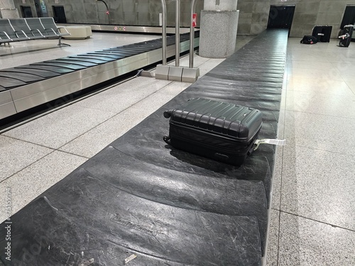 Canvastavla Valise à la zone de retrait des bagages à l'aéroport