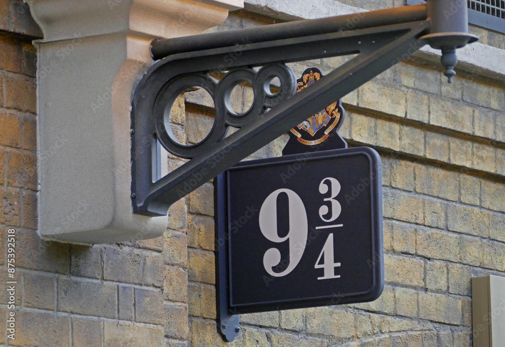 Fototapeta premium Sign of famous platform 9 3/4 which is known from Harry Potter