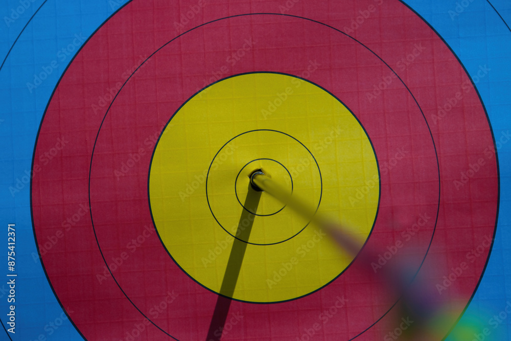 archery target with arrow in centre bullseye archery target with arrow in centre bullseye