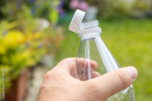 Bilde på lerret Plastic bottle with a new cap for mineral water