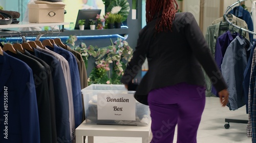 Quadro em tela Customers doing humanitarian aid, donating their clothes in fashion boutique to help people in need