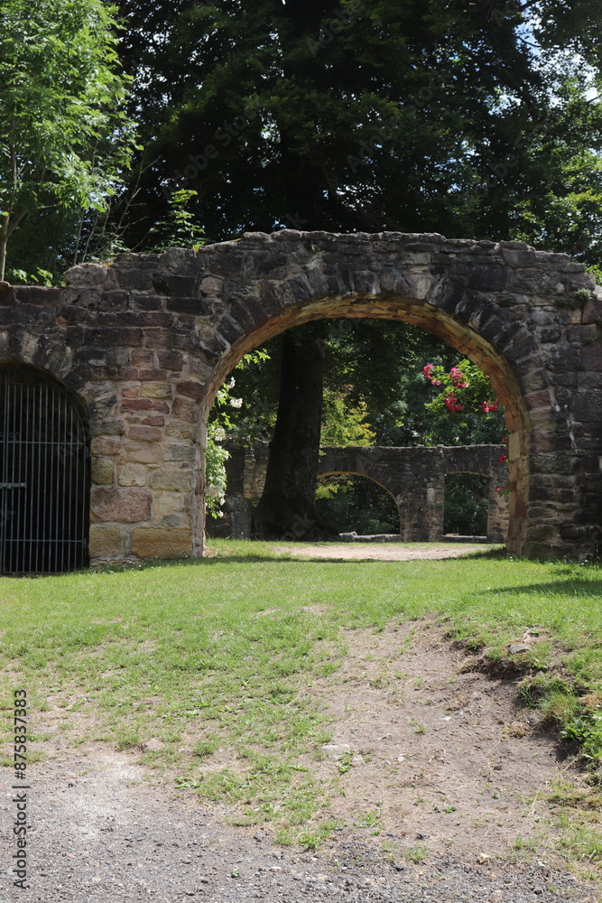 Obraz premium Burgruine Ruine der Burg Lauterburg in Rödental Oberwohlsbach bei Coburg im Coburger Land
