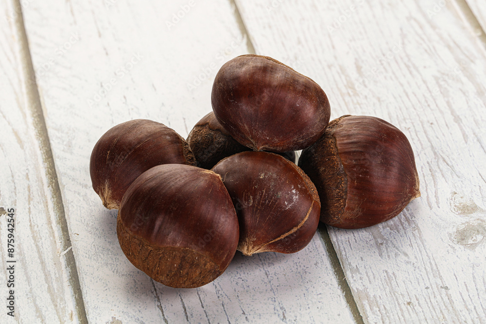 Obraz premium Tasty delicous brown natural Chestnut