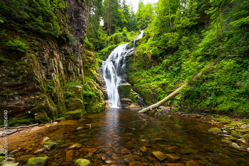 Fototapeta Naklejka Na Ścianę i Meble -  Wodospad Kamieńczyka w Karkonoskim Parku Narodowym - Szklarska Poręba. Najwyższy wodospad po polskiej stronie Karkonoszy