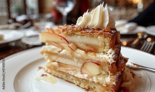 Una torta di mele deliziosa, soffice e profumata, perfetta per una merenda autunnale, fatta in casa. photo