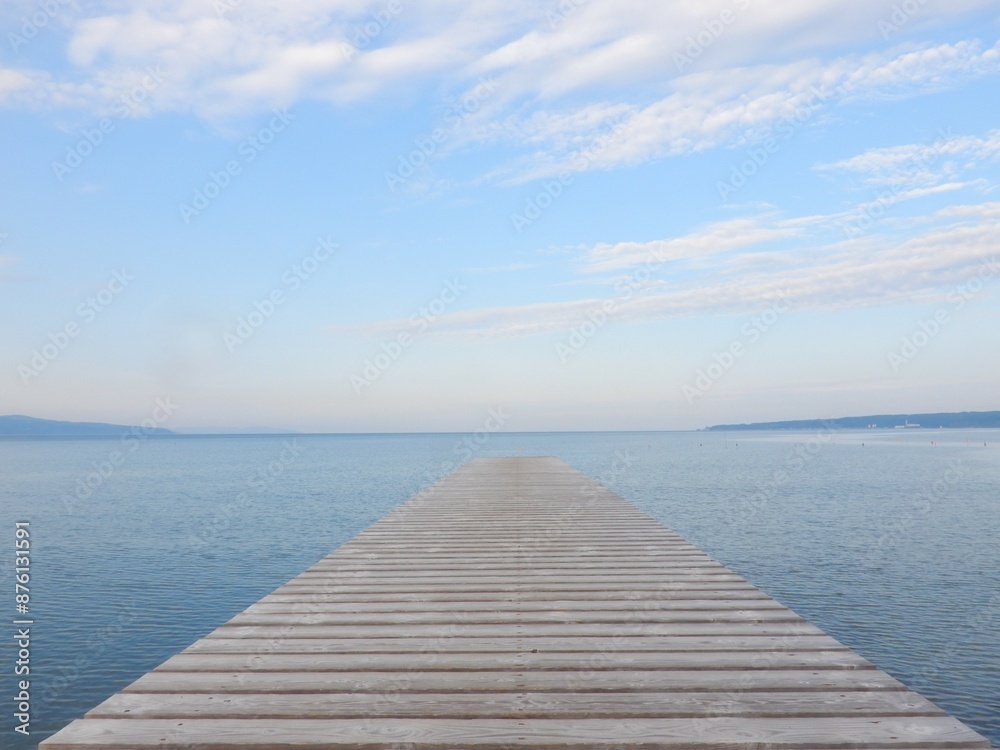 日本新潟県佐渡市佐和田海水浴場にあるあめやの桟橋と青い海と青空 Ameyano Pier, Sado, Niigata 日本新潟県佐渡市佐和田海水浴場にあるあめやの桟橋と青い海と青空 Ameyano Pier, Sado, Niigata