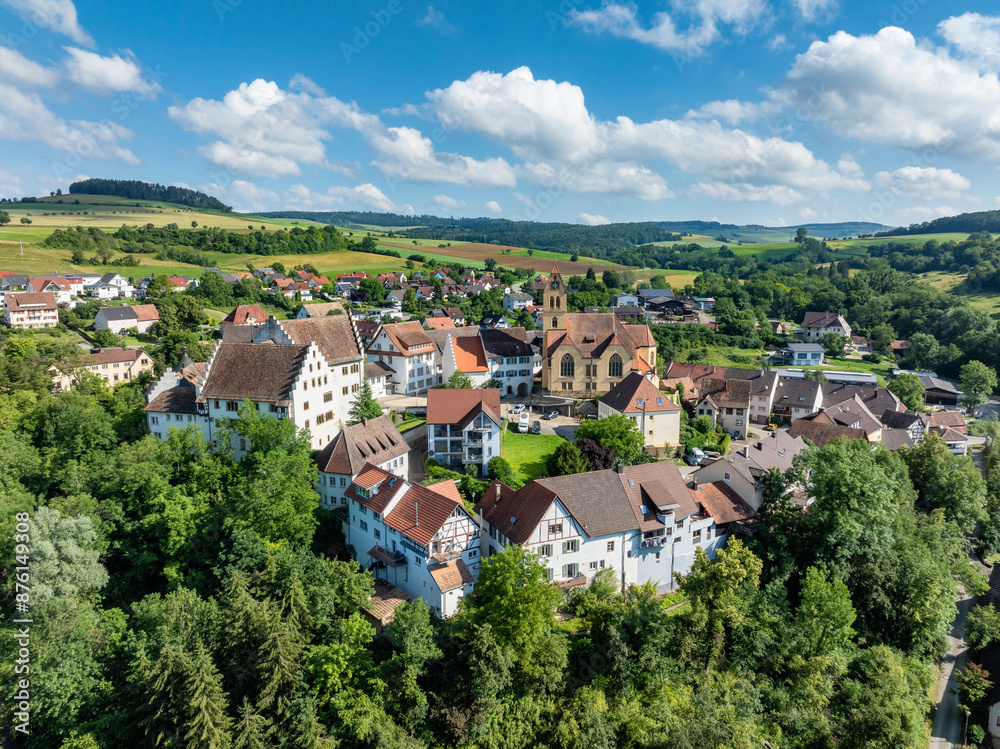 Luftbild, Ortsansicht von Blumenfeld, Ortsteil der südbadischen Stadt Tengen mit dem Schloss Blumenfeld und der Pfarrkirche St. Michael