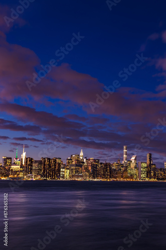 Scenic 4K Ultra HD image of Manhattan Skyline and Williamsburg Bridge from North 5th St Pier © Only 4K Ultra HD