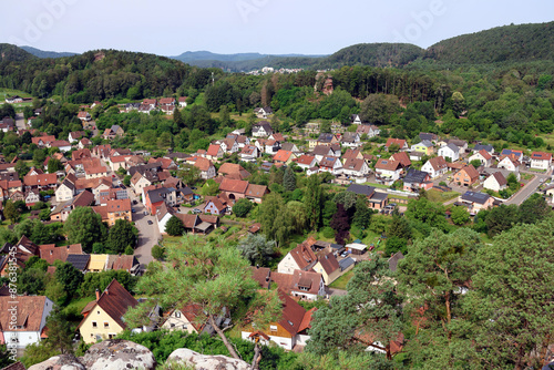 Blick auf Erfweiler vom Hahnfels in der Verbandsgemeinde Dahner Felsenland im Pfälzerwald. Aussicht vom Premium-Wanderweg Hahnfels-Tour. photo