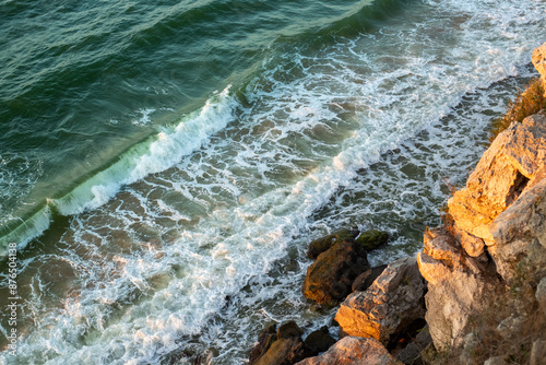 Fototapeta Naklejka Na Ścianę i Meble -  Seascape. the sea with waves and foam, a view from above, from the top of the cliff