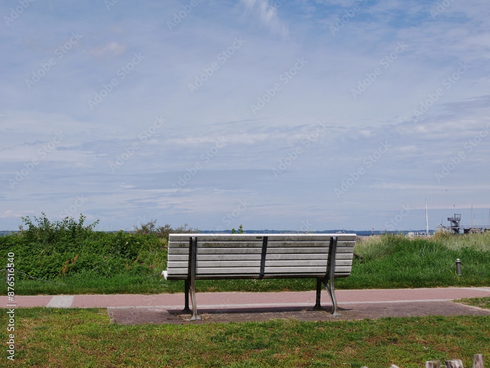Parkbank an der Ostseeküste von Sassnitz auf Rügen Parkbank an der Ostseeküste von Sassnitz auf Rügen