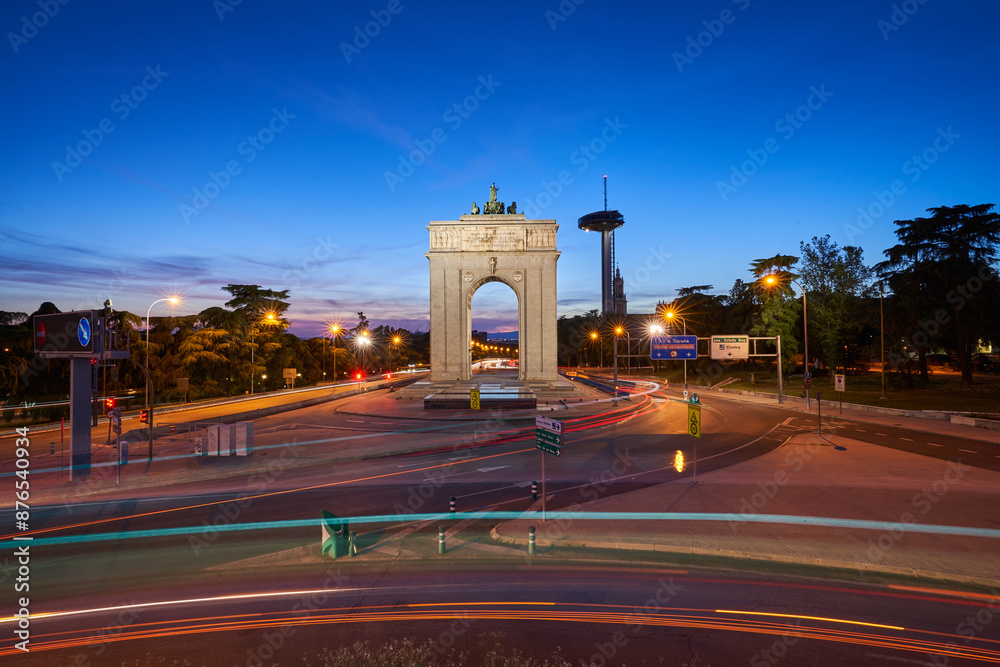 Fototapeta premium Sunset in Moncloa Arch, Madrid, Spain