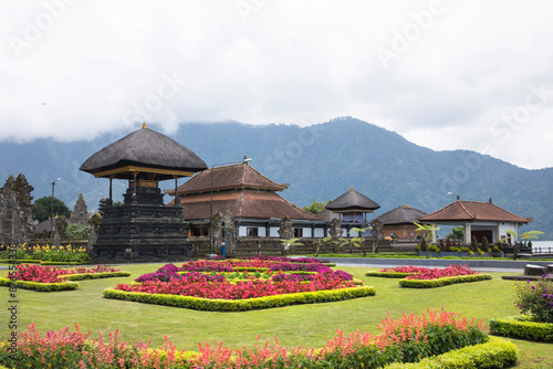 Obraz na płótnie Beautiful view of Ulun Danu Beratan Temple in Bali Island in Bali Island, Indonesia
w salonie