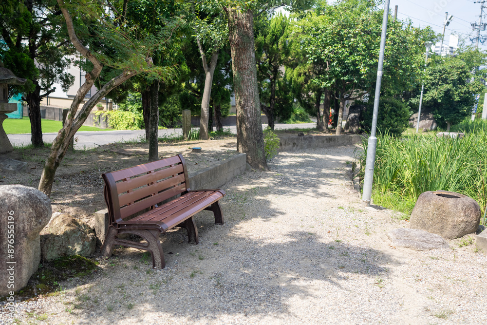 A scene of people visiting and praying at Chiryu Shrine in Nishimachi, Chiryu City, Aichi Prefecture on a hot summer day. 愛知県知立市西町の知立神社で暑い夏の日に参拝する様子。 A scene of people visiting and praying at Chiryu Shrine in Nishimachi, Chiryu City, Aichi Prefecture on a hot summer day. 愛知県知立市西町の知立神社で暑い夏の日に参拝する様子。