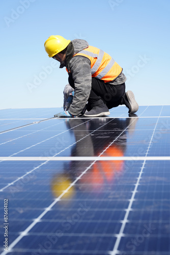 Wallpaper Mural Workers install solar photovoltaic panels Torontodigital.ca