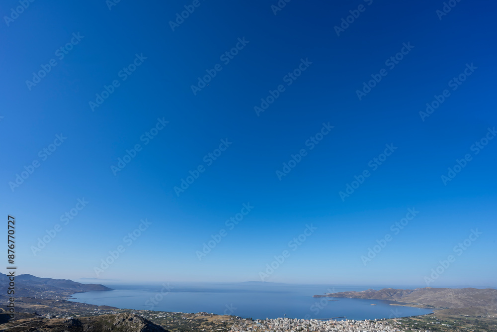 Obraz premium VWA_Backgrounds_Vol1_Clear_Skies_2024-06-0807