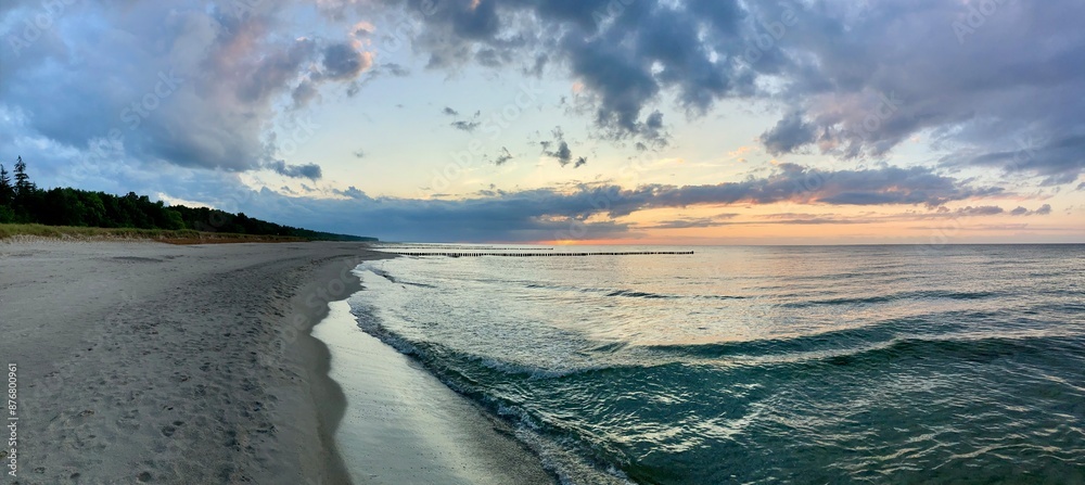 Sonnenuntergang am Strand von Zingst, Ostsee, Mecklenburg-Vorpommern, Deutschland