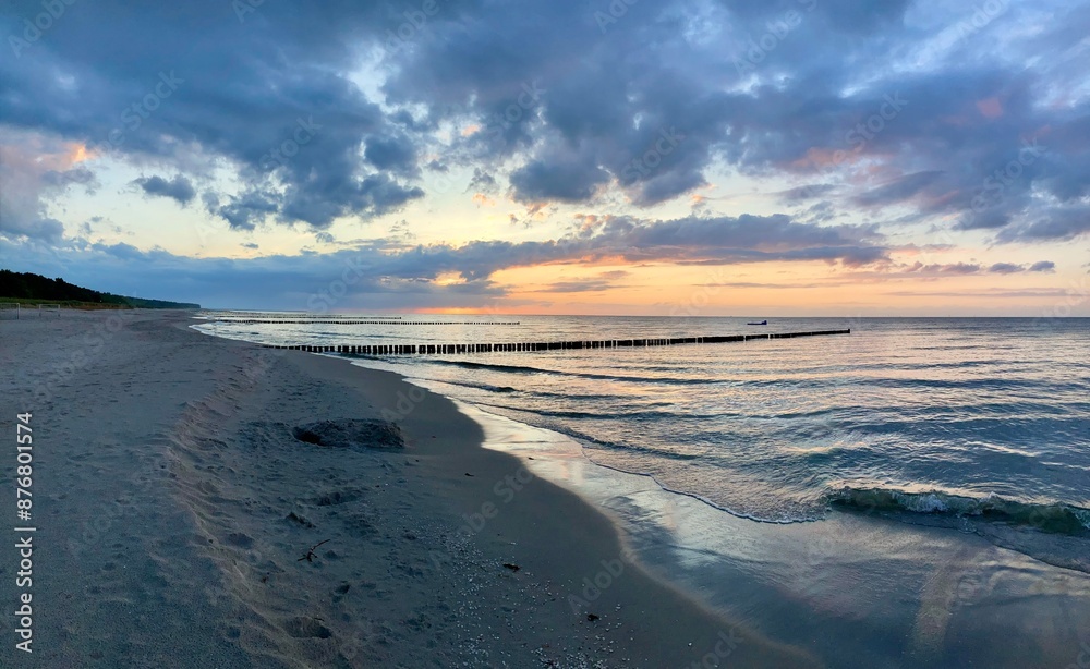 Sonnenuntergang am Strand von Zingst, Ostsee, Mecklenburg-Vorpommern, Deutschland