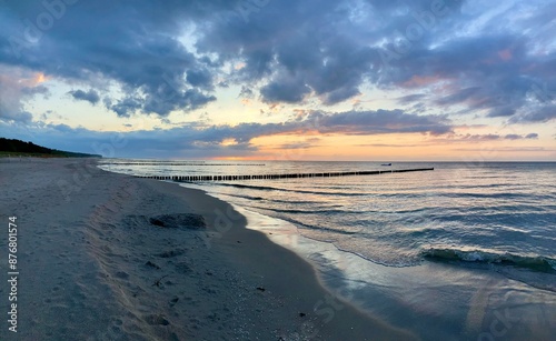 Obraz na płótnie Sonnenuntergang am Strand von Zingst, Ostsee, Mecklenburg-Vorpommern, Deutschland w salonie
