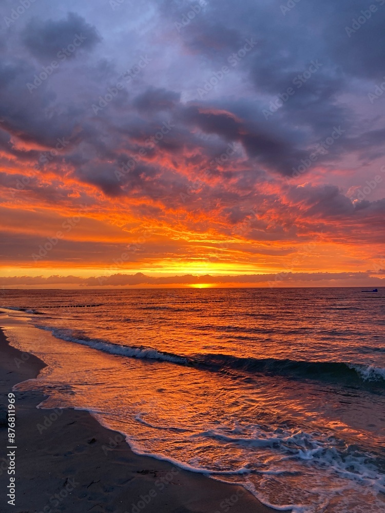 Sonnenuntergang am Strand von Zingst, Ostsee, Mecklenburg-Vorpommern, Deutschland
