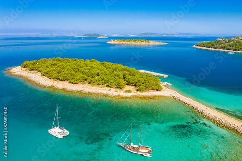 Obraz na płótnie Turquoise sea, islands and yachts in Murter archipelago in Dalmatia, Croatia w salonie