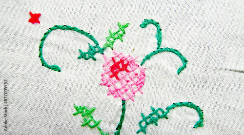 Estampados y bordados de colores en telas y tejidos
