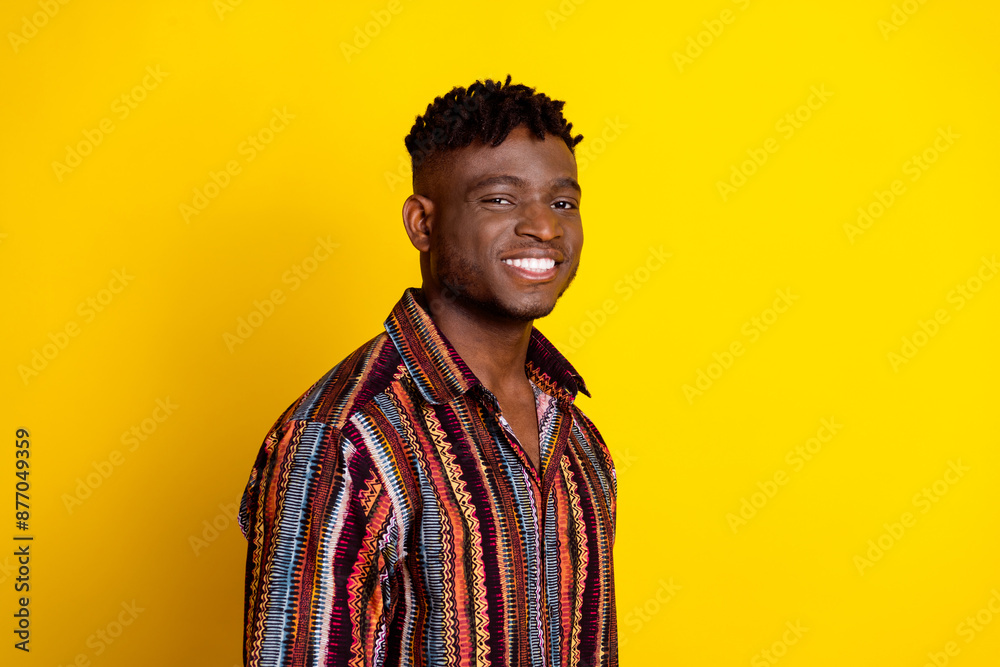 Obraz premium Photo of nice young man beaming smile empty space wear shirt isolated on yellow color background