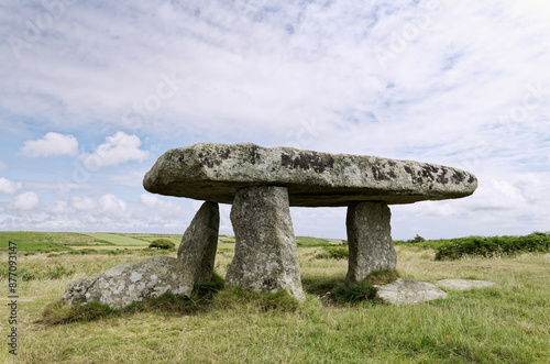 Obraz na płótnie Lanyon Quoit reconstructed prehistoric dolmen megalithic chamber formed the north end of a long barrow. Near Morvah, Cornwall, England w salonie