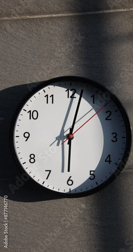 Round Wall Clock time lapse. Clock Counting Down 24 Hour Day Fast Speed. Clock with moving arrows. Clock time lapse UHD 4K. 12h loop. Black Frame, Red pointer second pointer. Time running fast