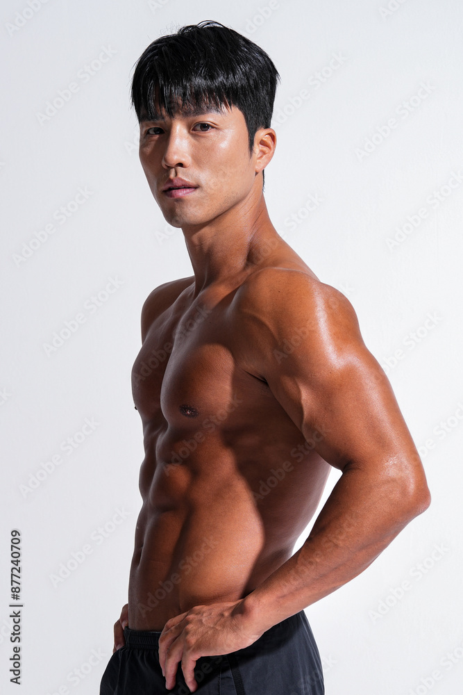 Fototapeta premium 若いアジア男性のボディメイクイメージ