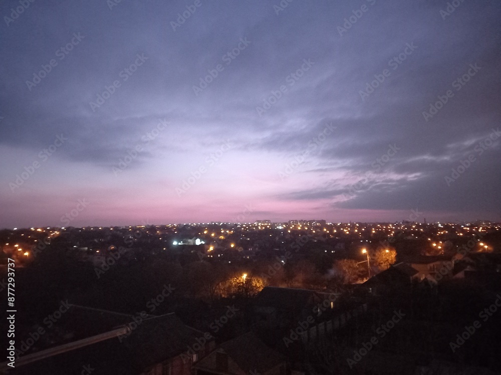 Obraz premium Evening on the city's 