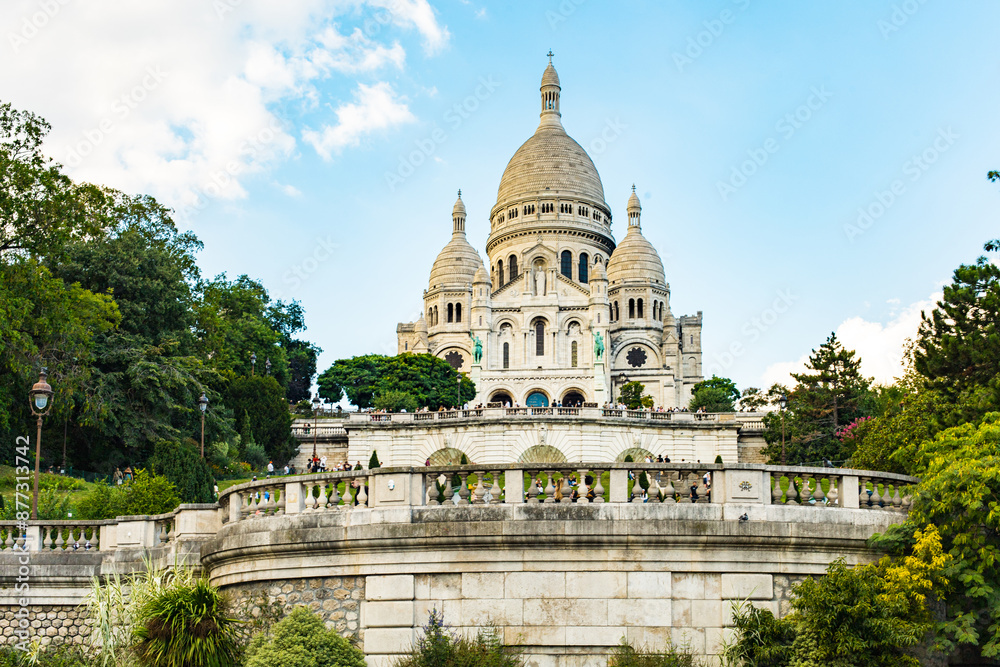 Fototapeta premium Sacre-Coeur Basilica in Montmartre, Paris, France