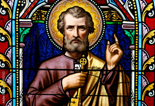 Konstfotografi stained glass of Saint Peter the Apostle with the keys