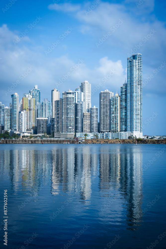 Fototapeta premium Skyscrapers by the bay