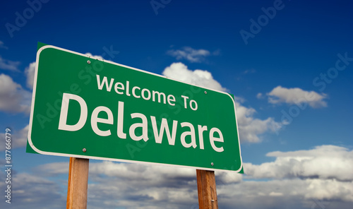 Canvastavla Welcome To Delaware Green Road Sign Over Blue Sky with Some Clouds