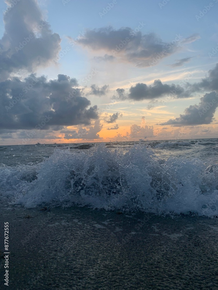 Fototapeta premium sunrise waves