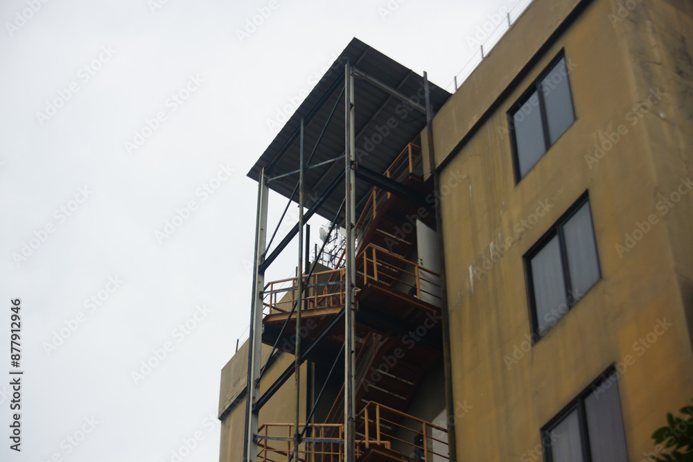 Obraz premium Emergency stairs outside an apartment building