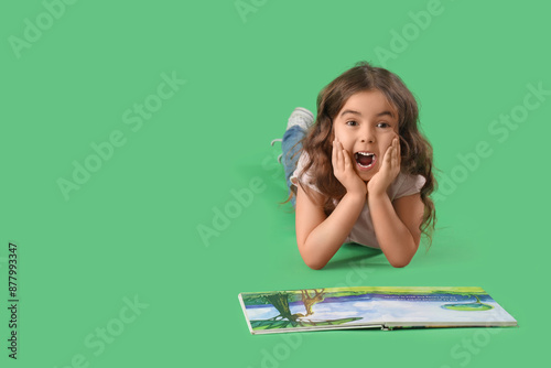 Shocked little girl with bo...