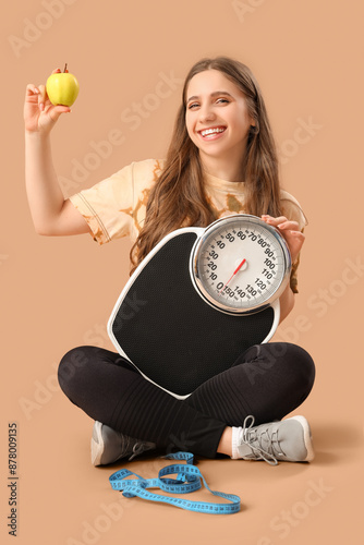 Pretty young woman in sport...