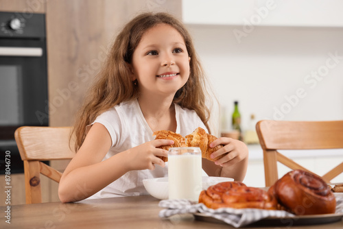 Happy young girl enjoying c...