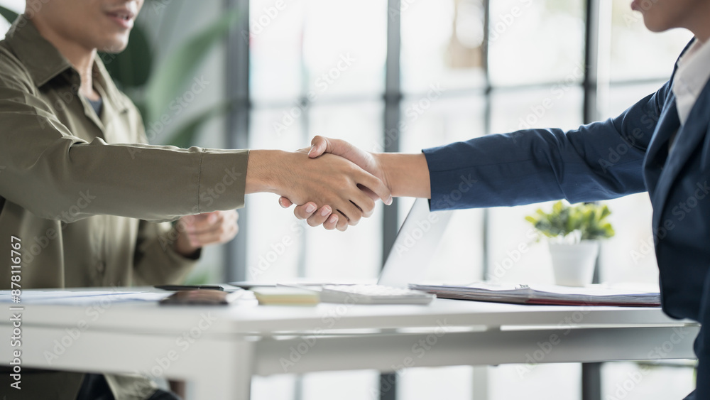 Fototapeta premium Corporate Collaboration Two Entrepreneurs Engaged in a Productive Business Meeting