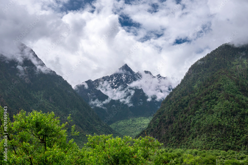 Naklejka premium Natural Scenery of Basum Tso in Tibet