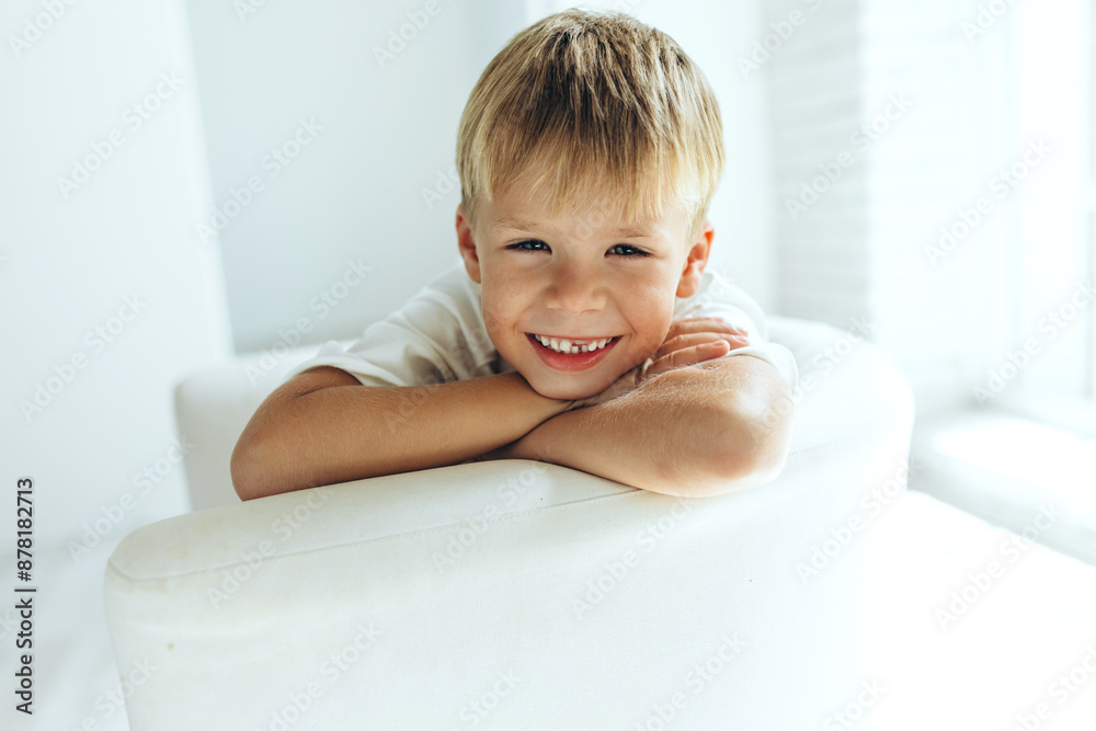 The child's tooth fell out The child's tooth fell out