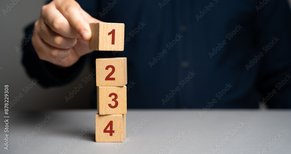 Naklejka premium Businessman puts wooden blocks with the number 1 2 3 4. Task list. Alternate items and conditions for implementation. Organization and systematization, step by step instructions.